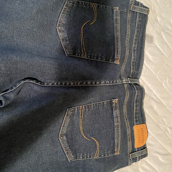 Levi Strauss womans jeans size 14 - Picture 3 of 3